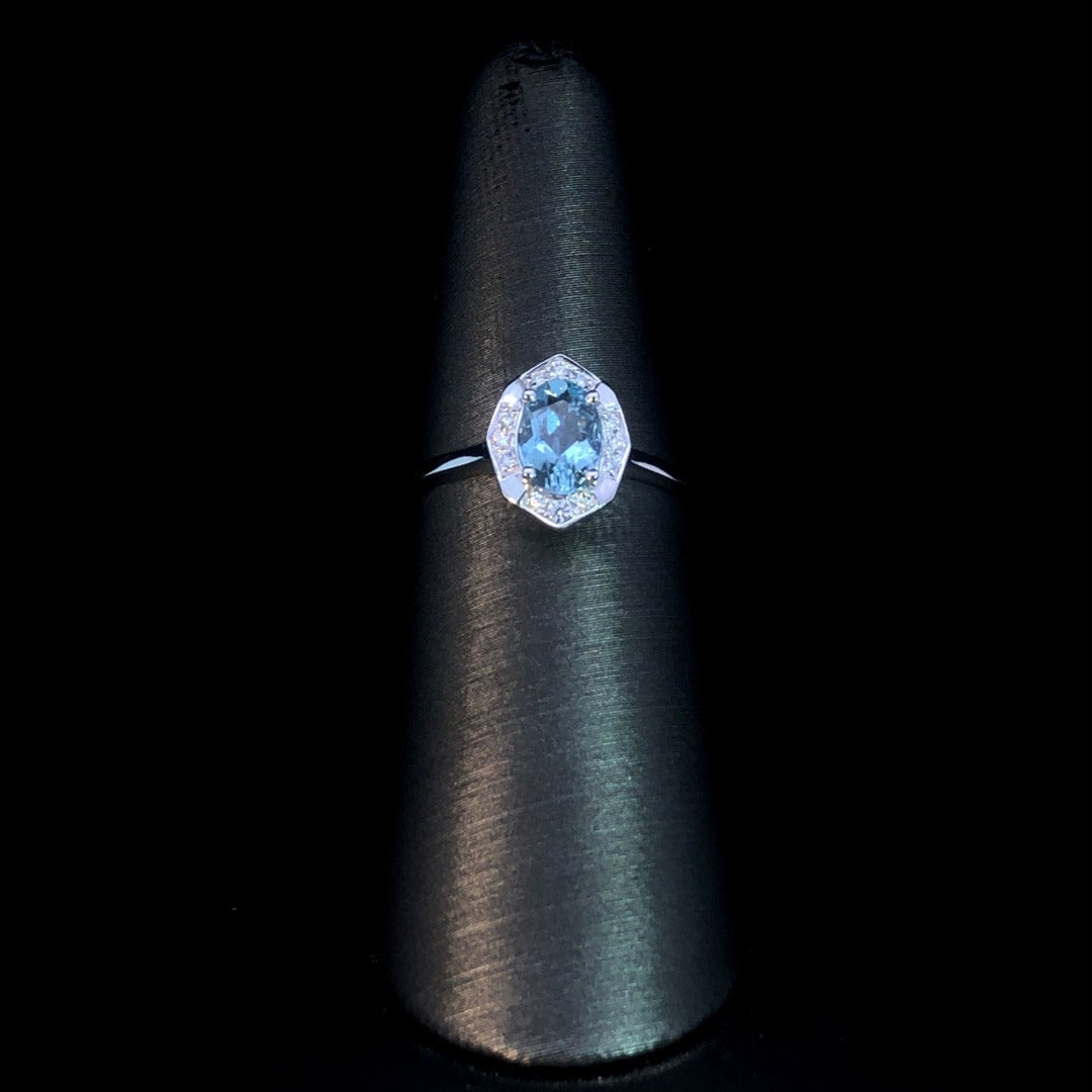 163222 - .74 ctw aquamarine and diamond ring