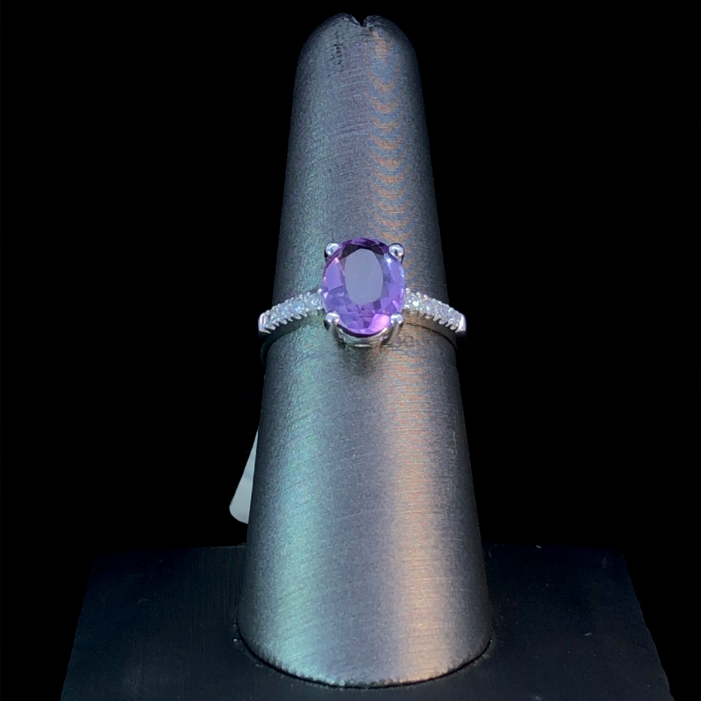 134436 - Amethyst and diamond ring