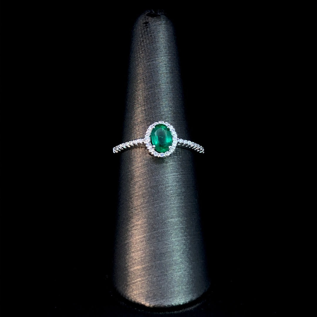 163300 - .64 ctw diamond and emerald ring