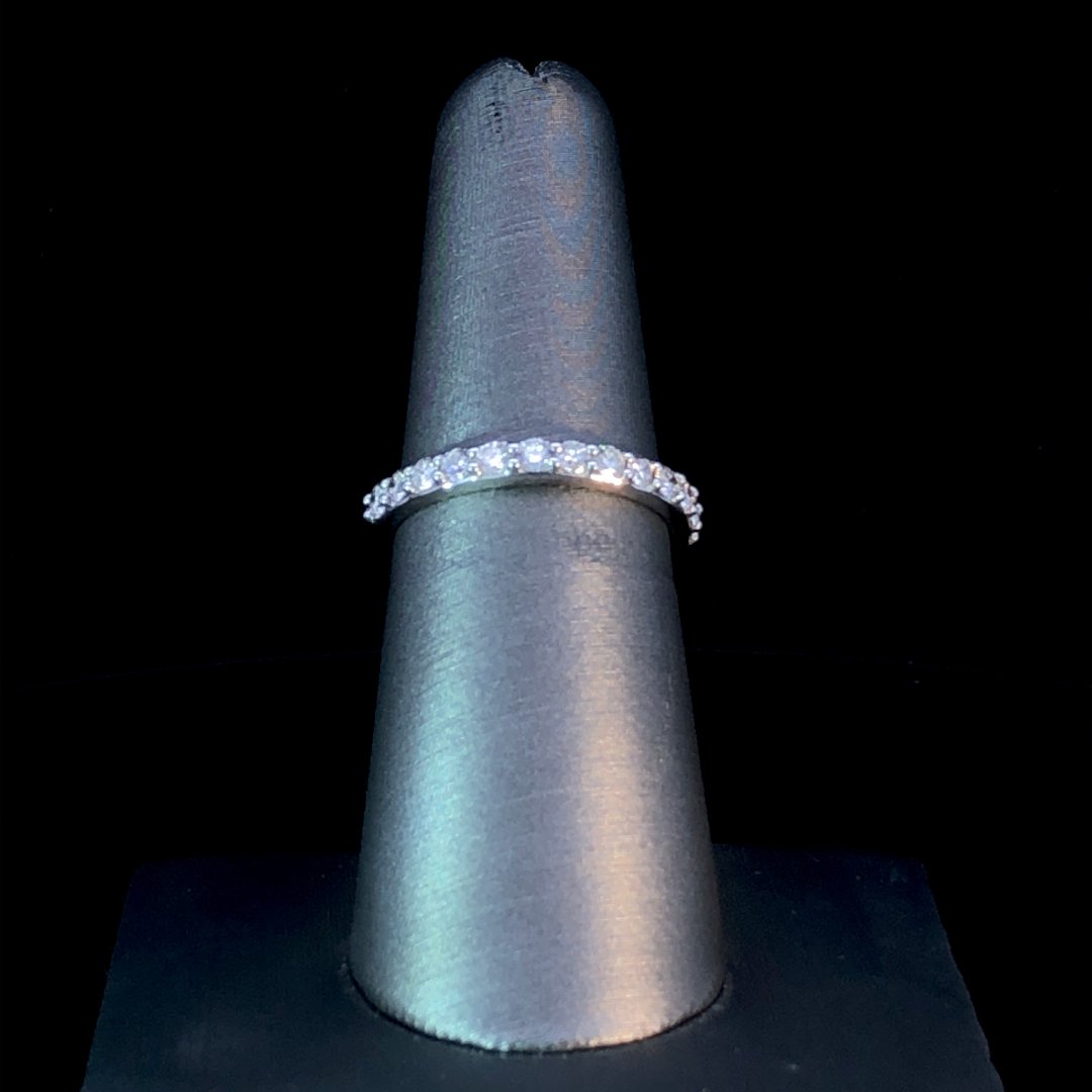 160931 - .52 ctw diamond band