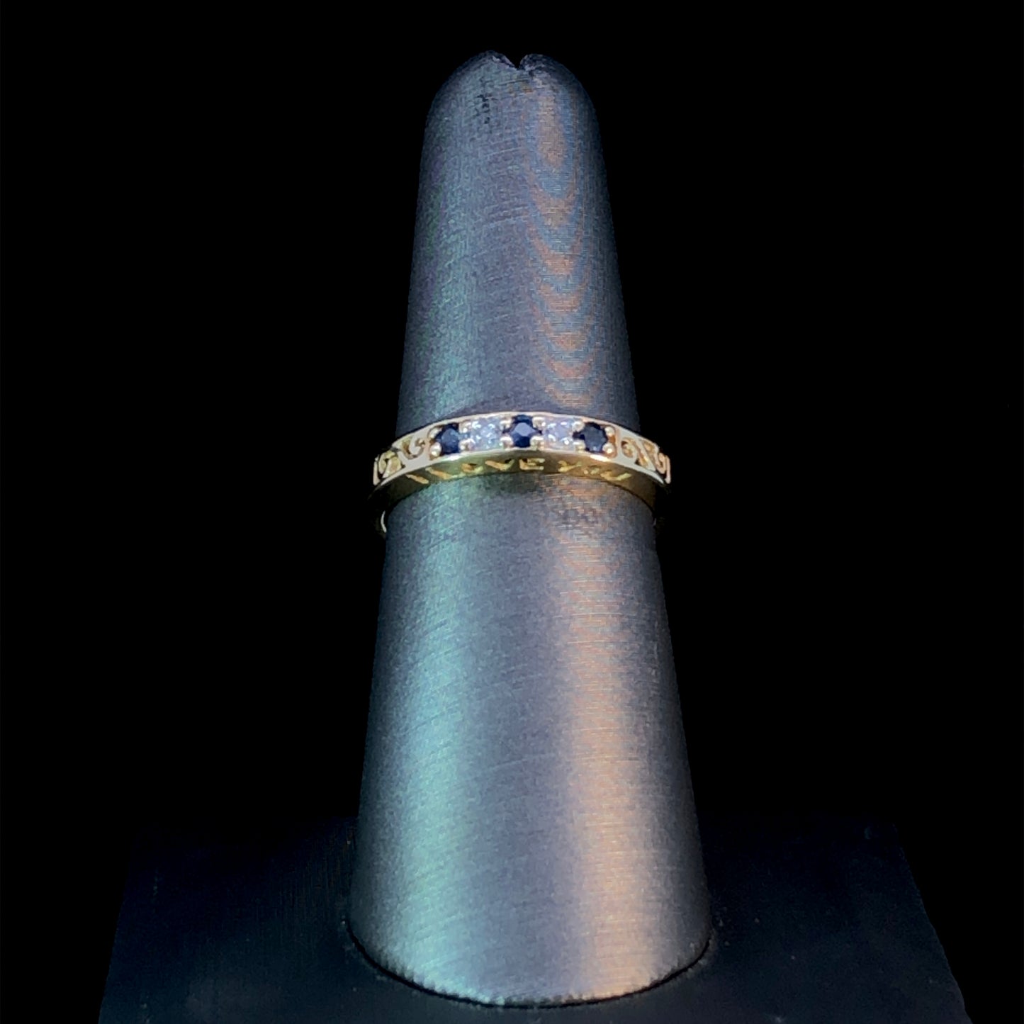 116311 - Sapphire and diamond band