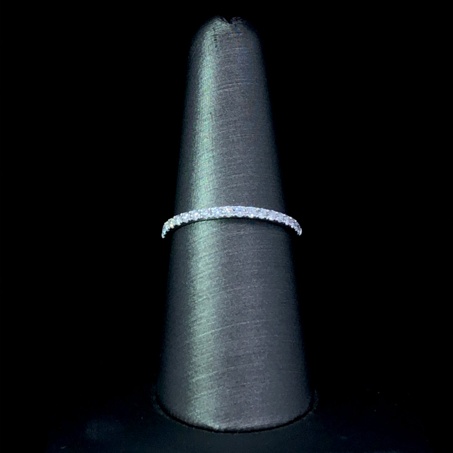 159847 - .24 ctw diamond band