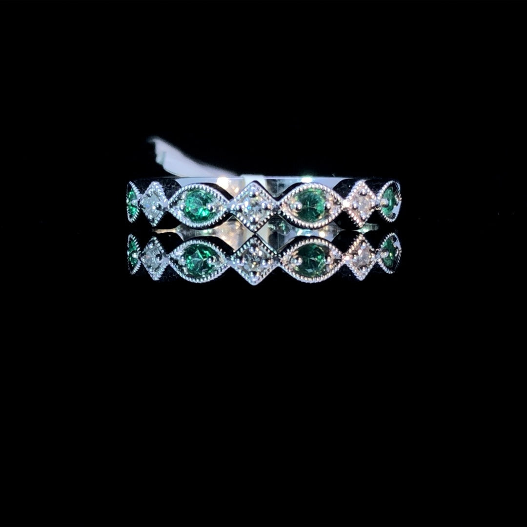 157679 - .22 ctw diamond and emerald band