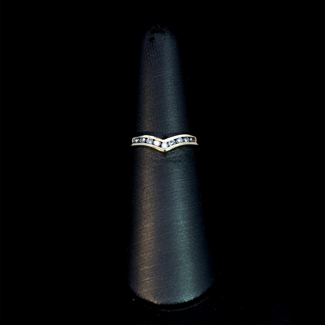 138993 - .20 ctw diamond band