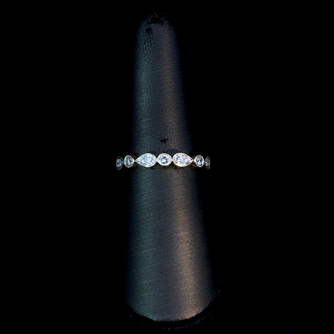 164294 - .20 ctw diamond band