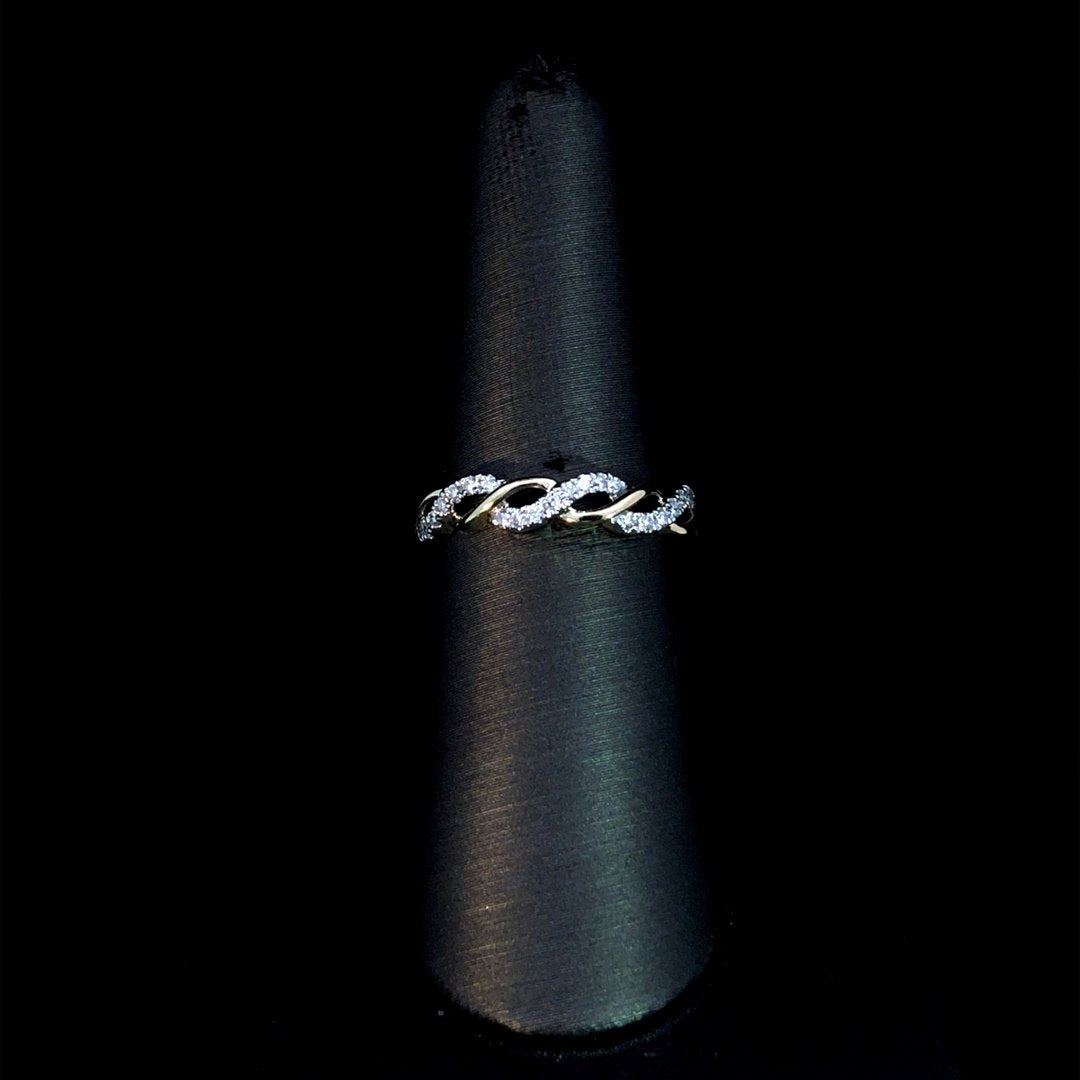 164110 - .17 ctw diamond ring