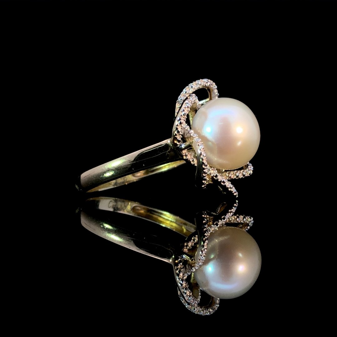 163640 - Pearl and diamond ring