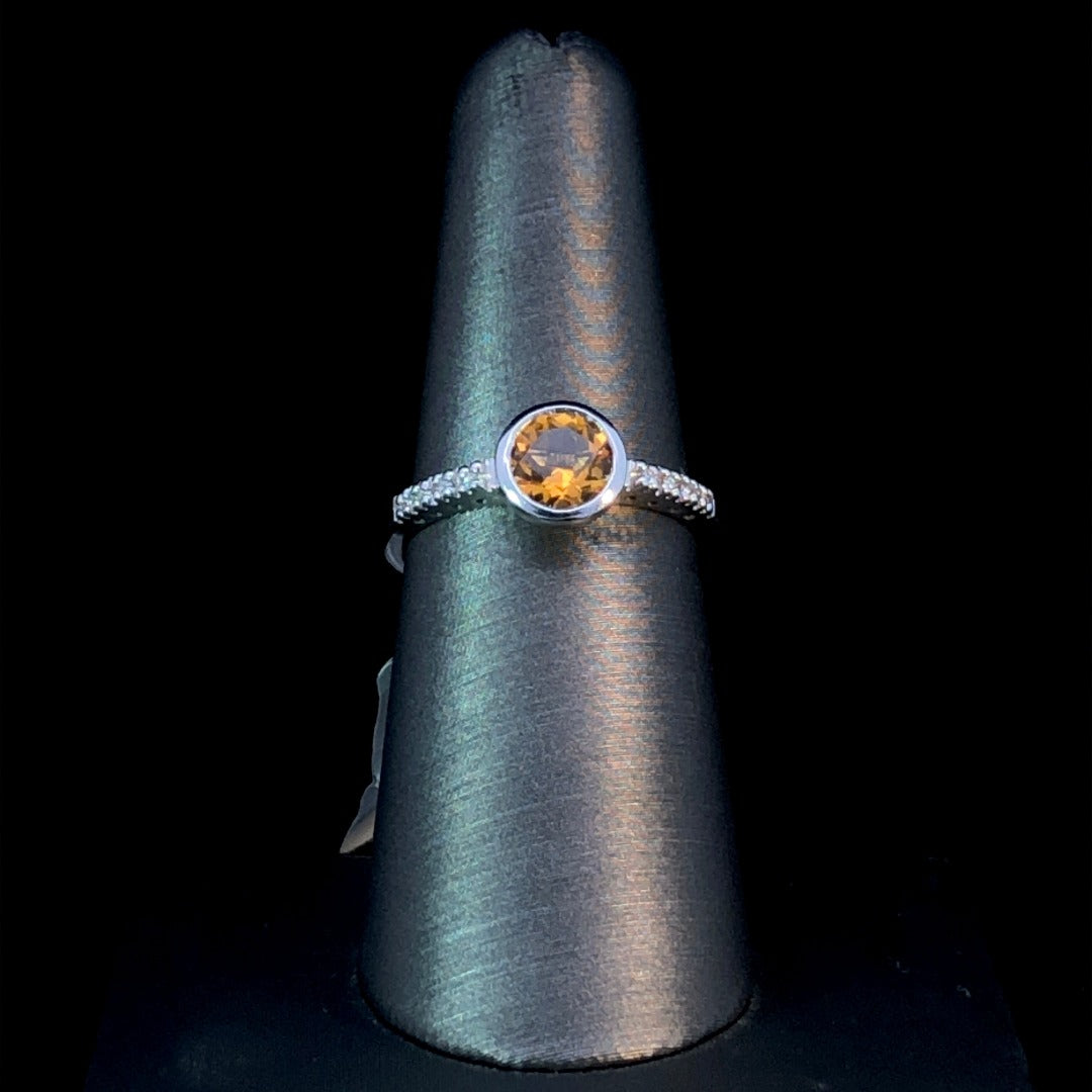 141365 - Citrine and diamond ring