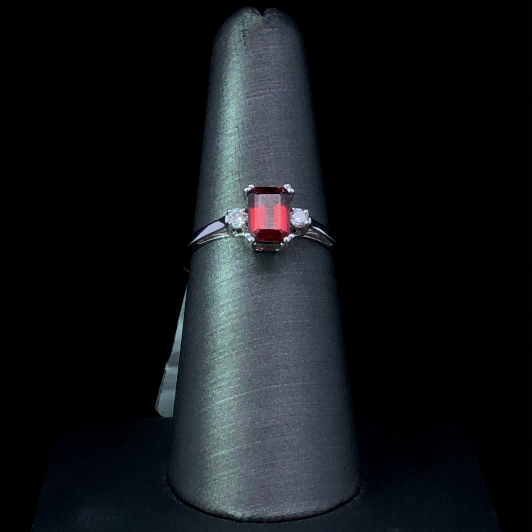 159946 - .90 ctw garnet and diamond ring