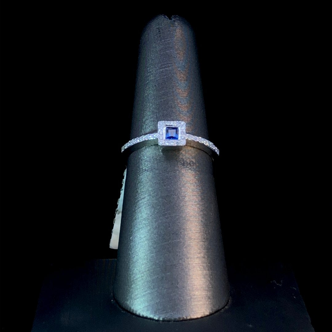 134760 - Sapphire and diamond ring