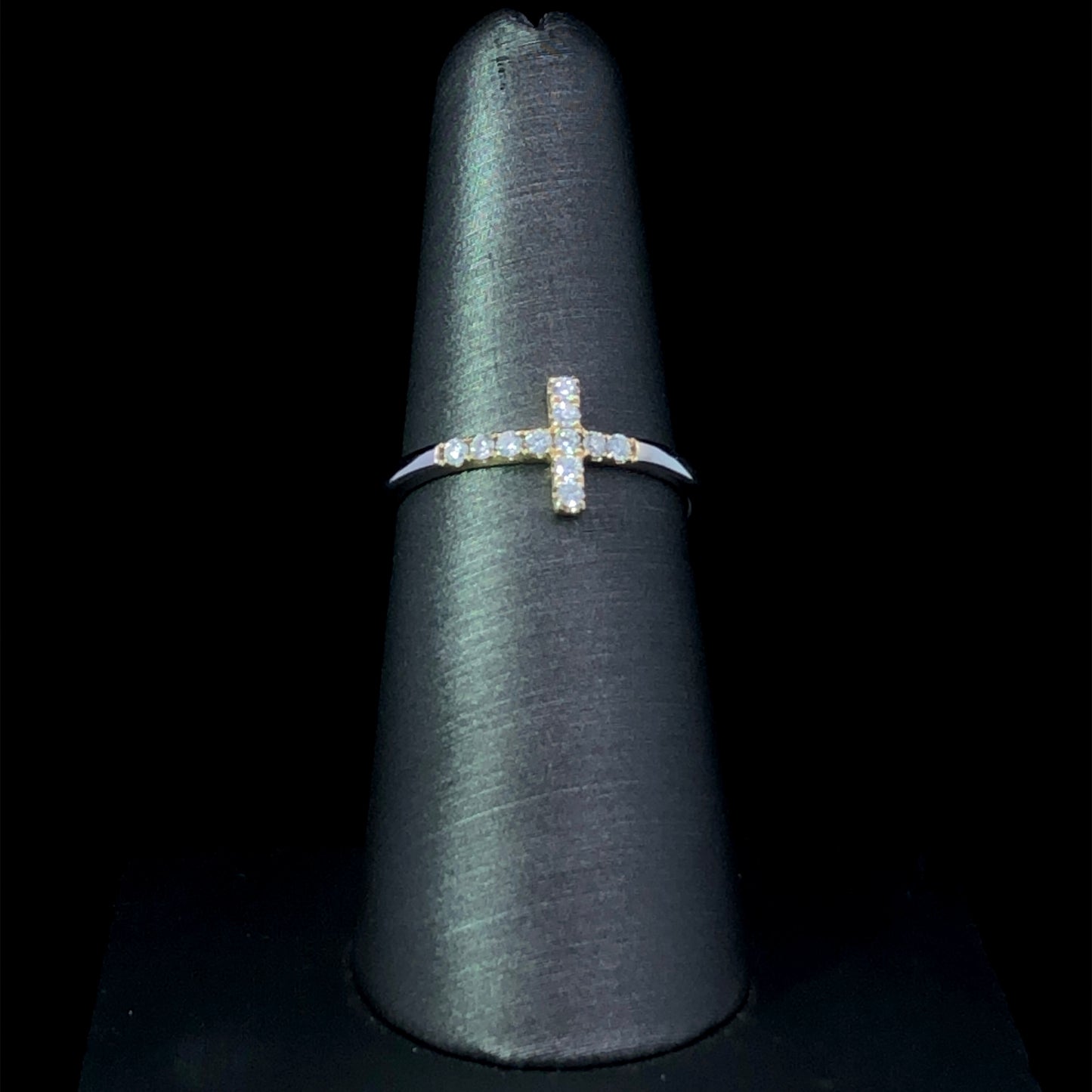 150089 - .18 ctw diamond ring