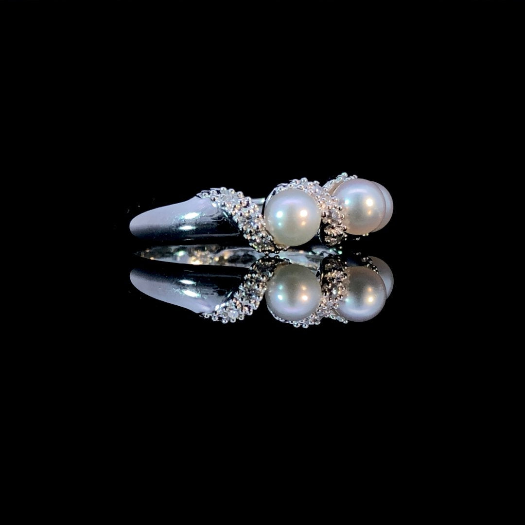 163643 - Pearl and diamond ring