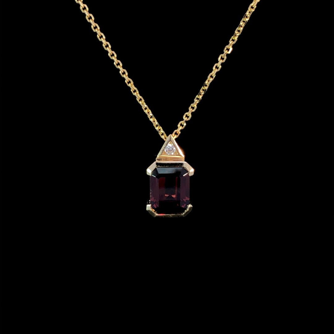 163378 - 1.95 ctw garnet and diamond pendant