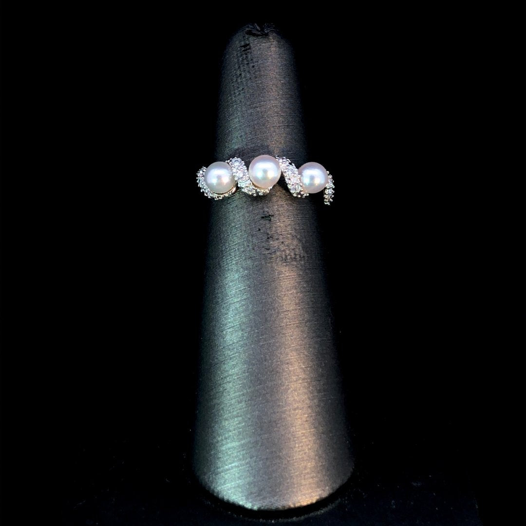163643 - Pearl and diamond ring