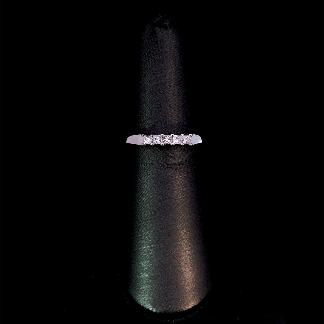 160132 - .25 ctw diamond band