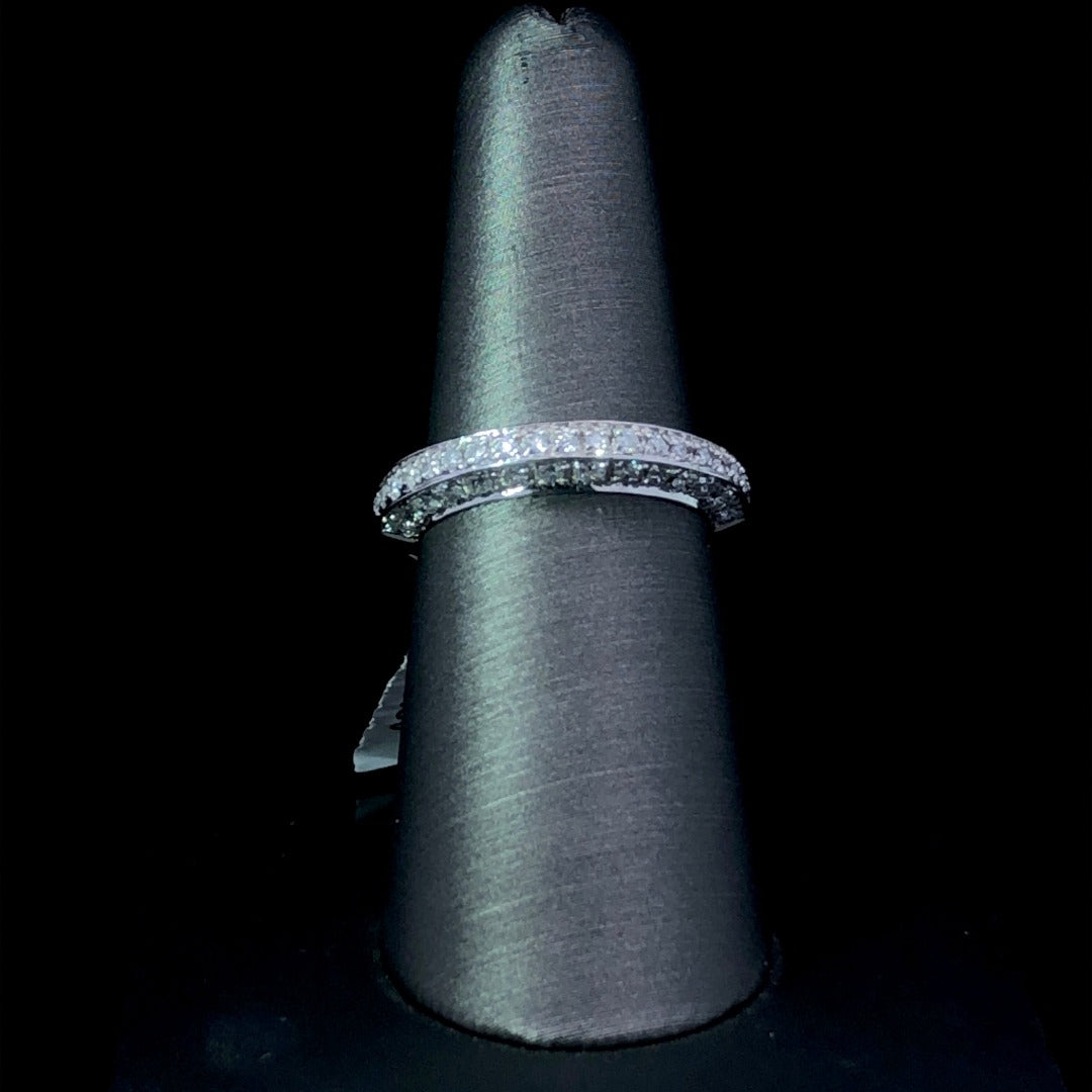 125385 - .75 ctw diamond band
