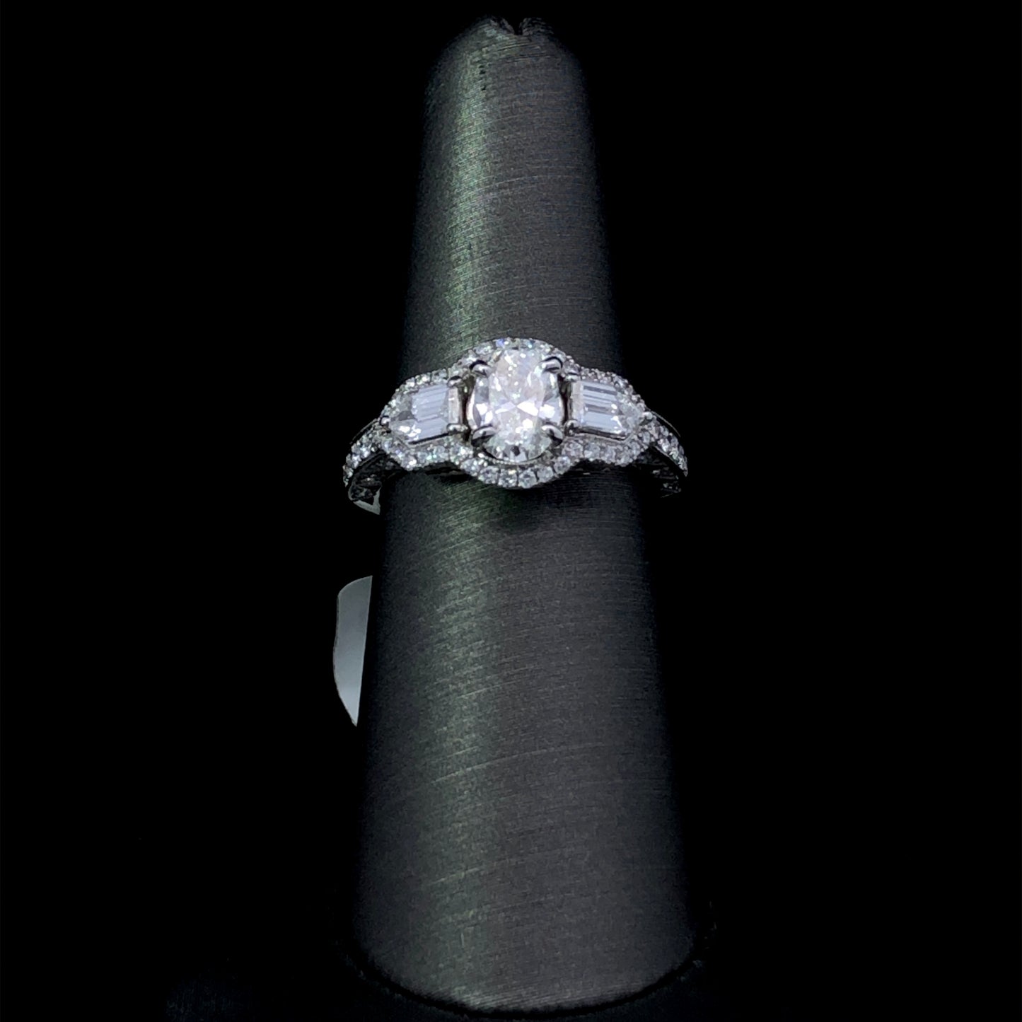 159654 - 1.96 ctw diamond ring