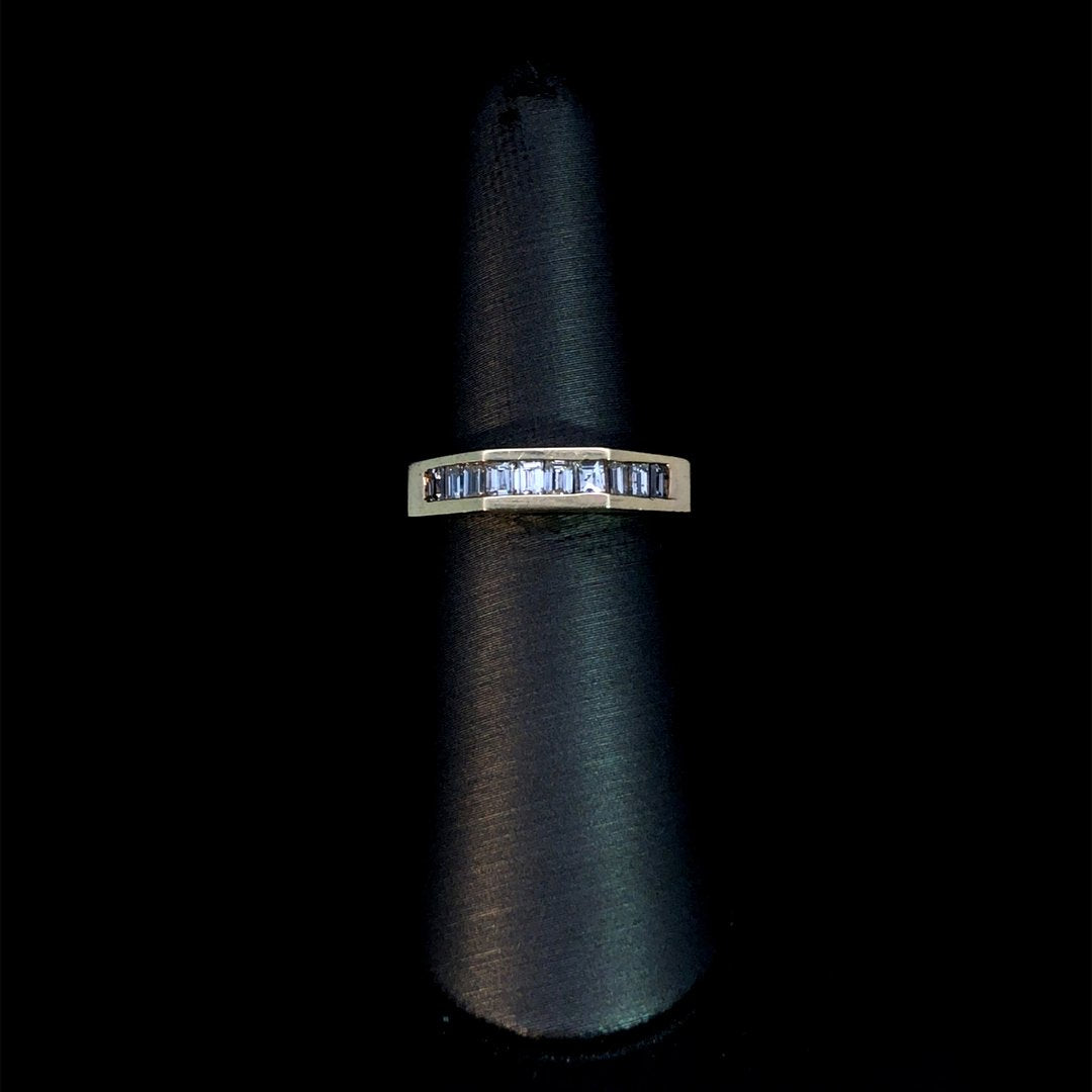 104266 - .85 ctw diamond band