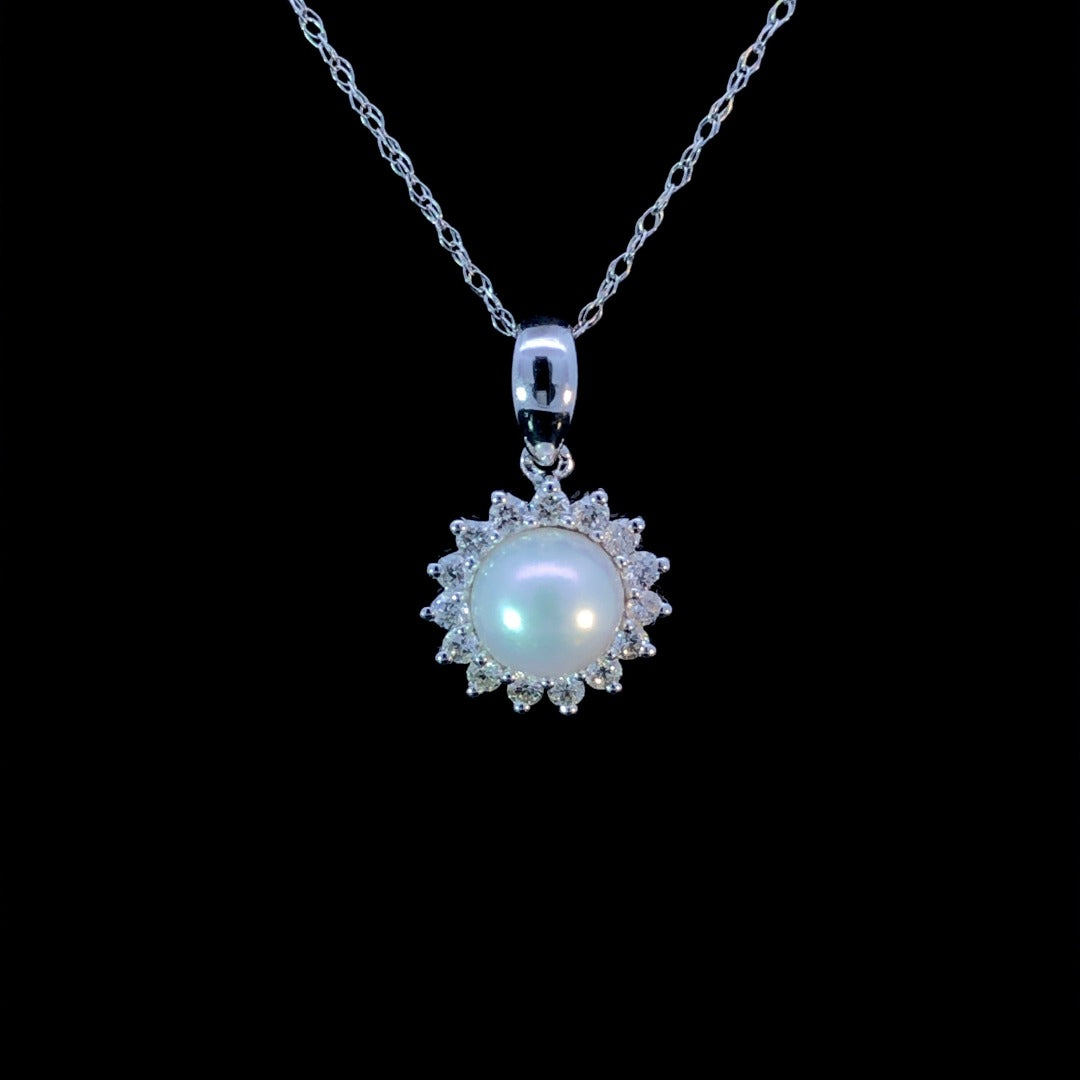 162076 - Pearl and diamond pendant
