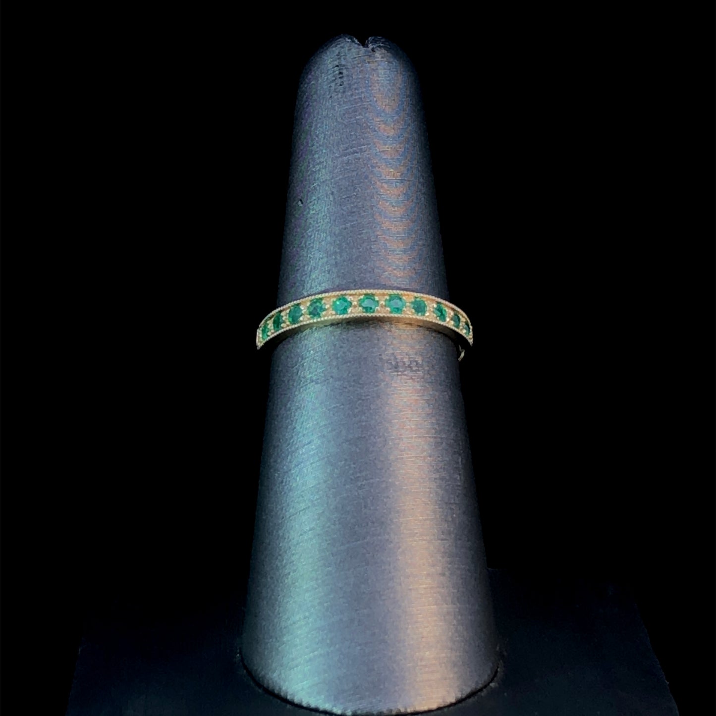 156621 - .35 ctw emerald band