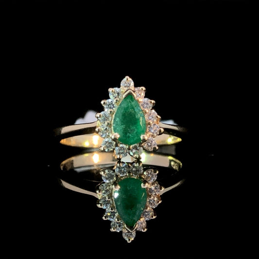 140409 - .27 ctw diamond and emerald ring