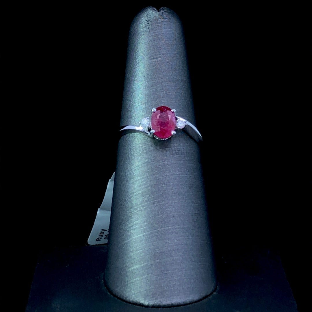 159917 - Ruby and diamond ring
