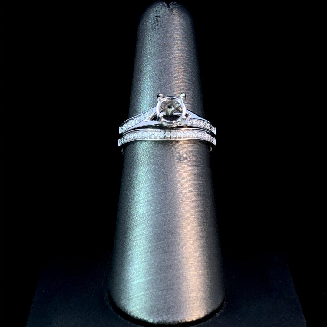 146510 - .22 ctw diamond and sapphire ring