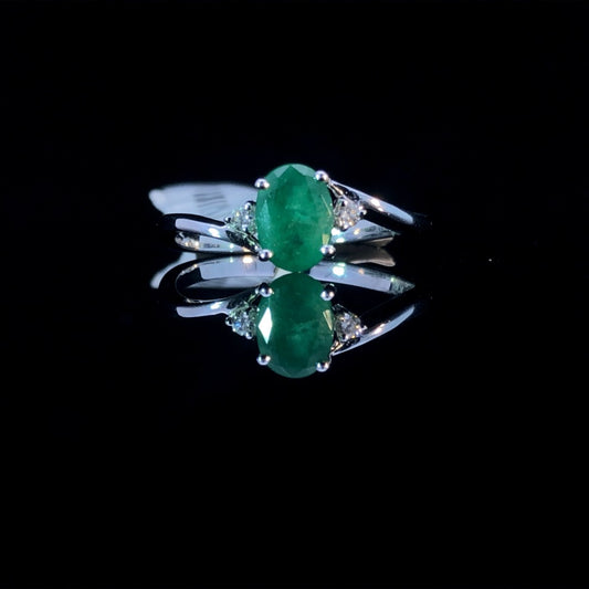 153319 - 1.05 ctw emerald and diamond ring