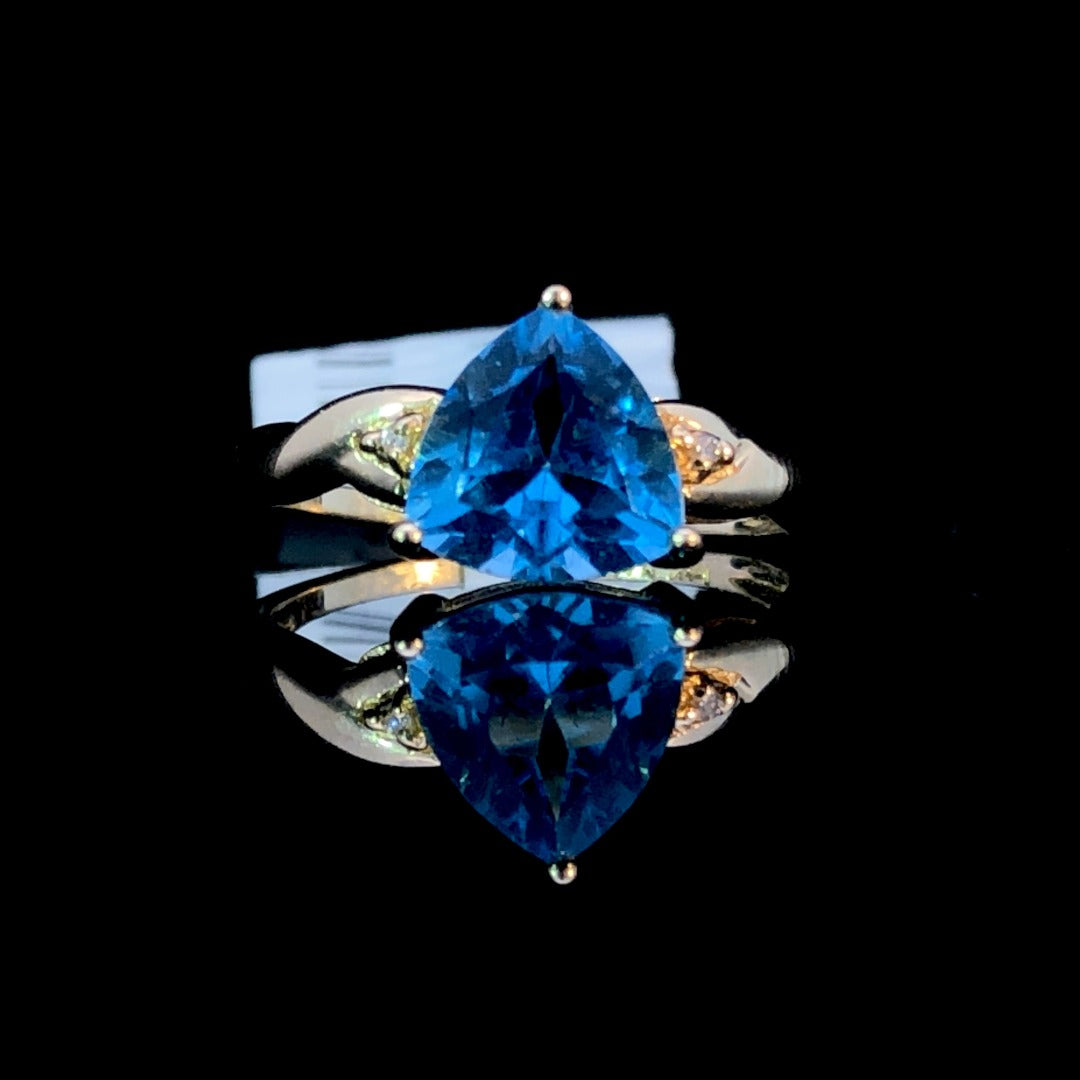 141974 - Blue topaz and diamond ring