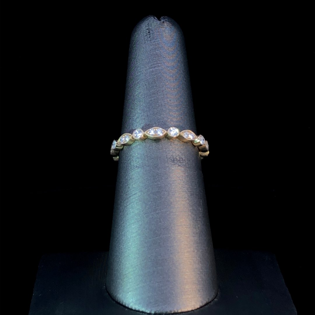 161389 - .31 ctw diamond band