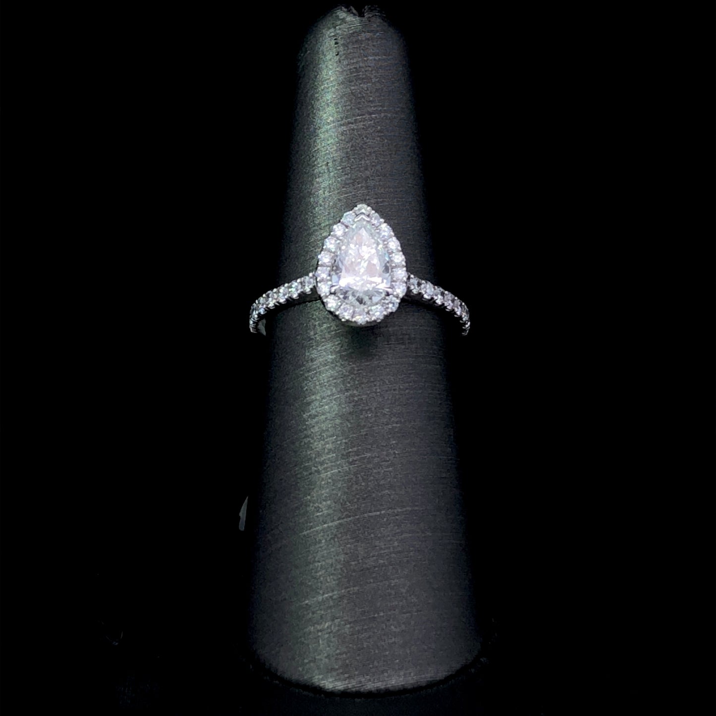 161750 - 1.23 ctw diamond ring