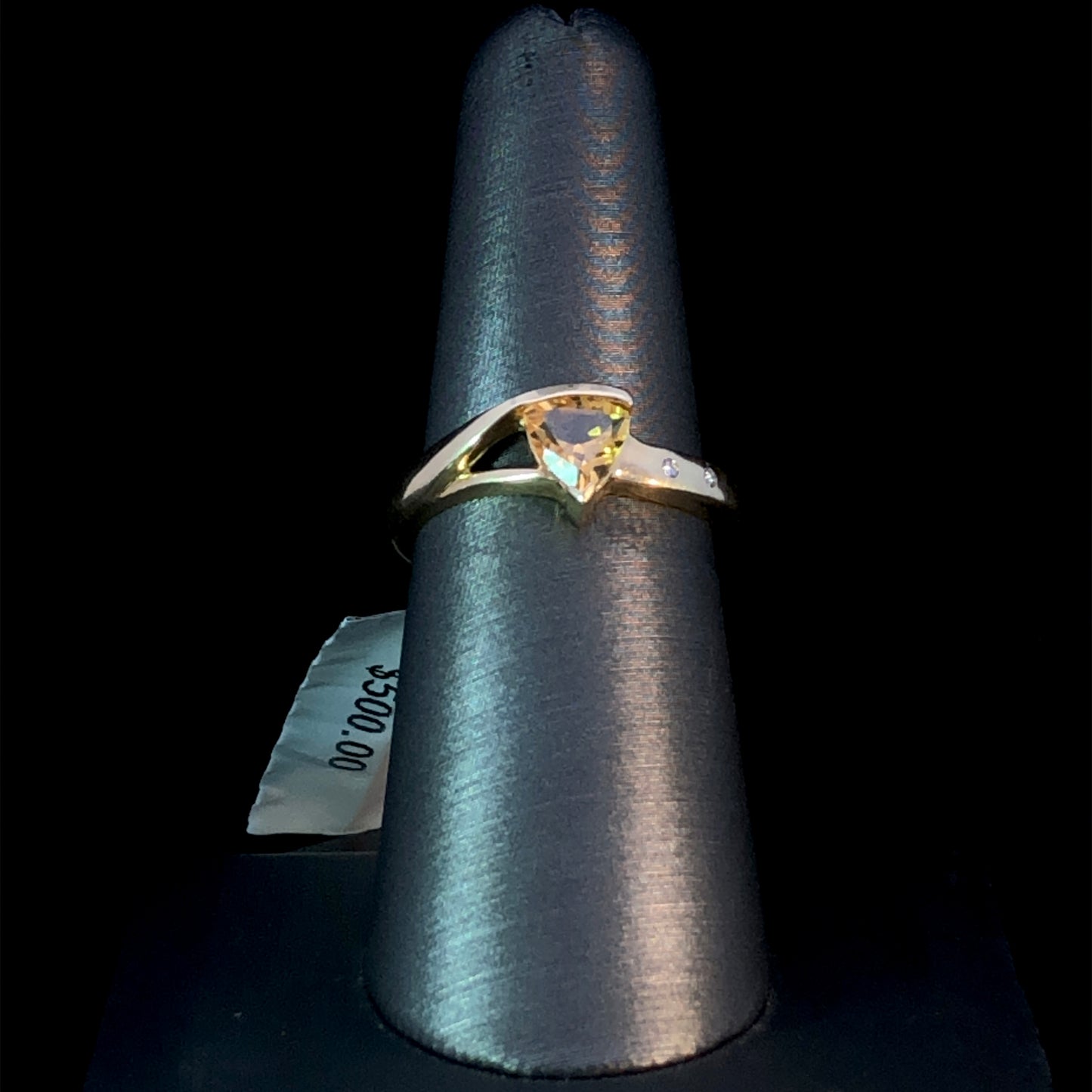 141959 - Citrine and diamond ring