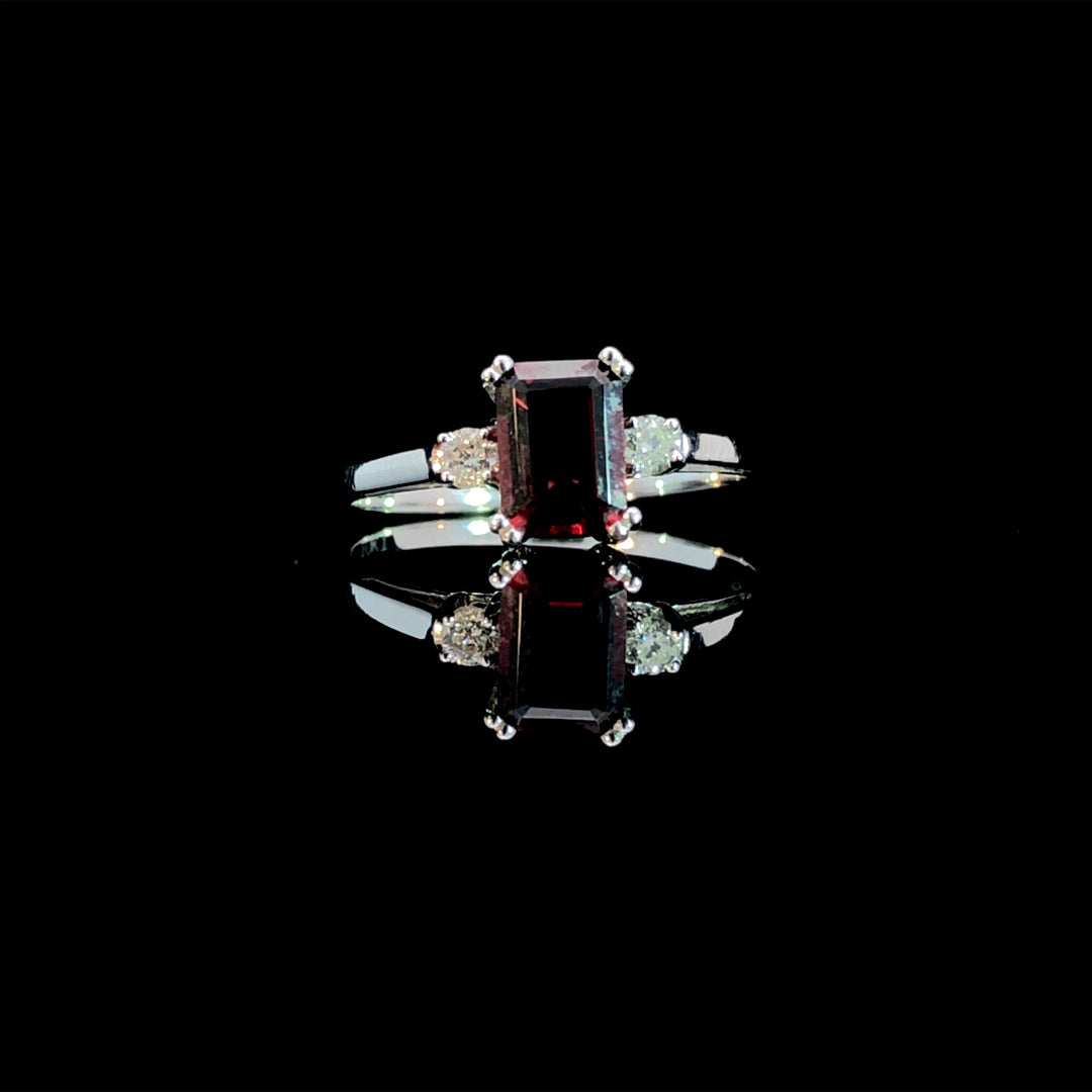 159946 - .90 ctw garnet and diamond ring