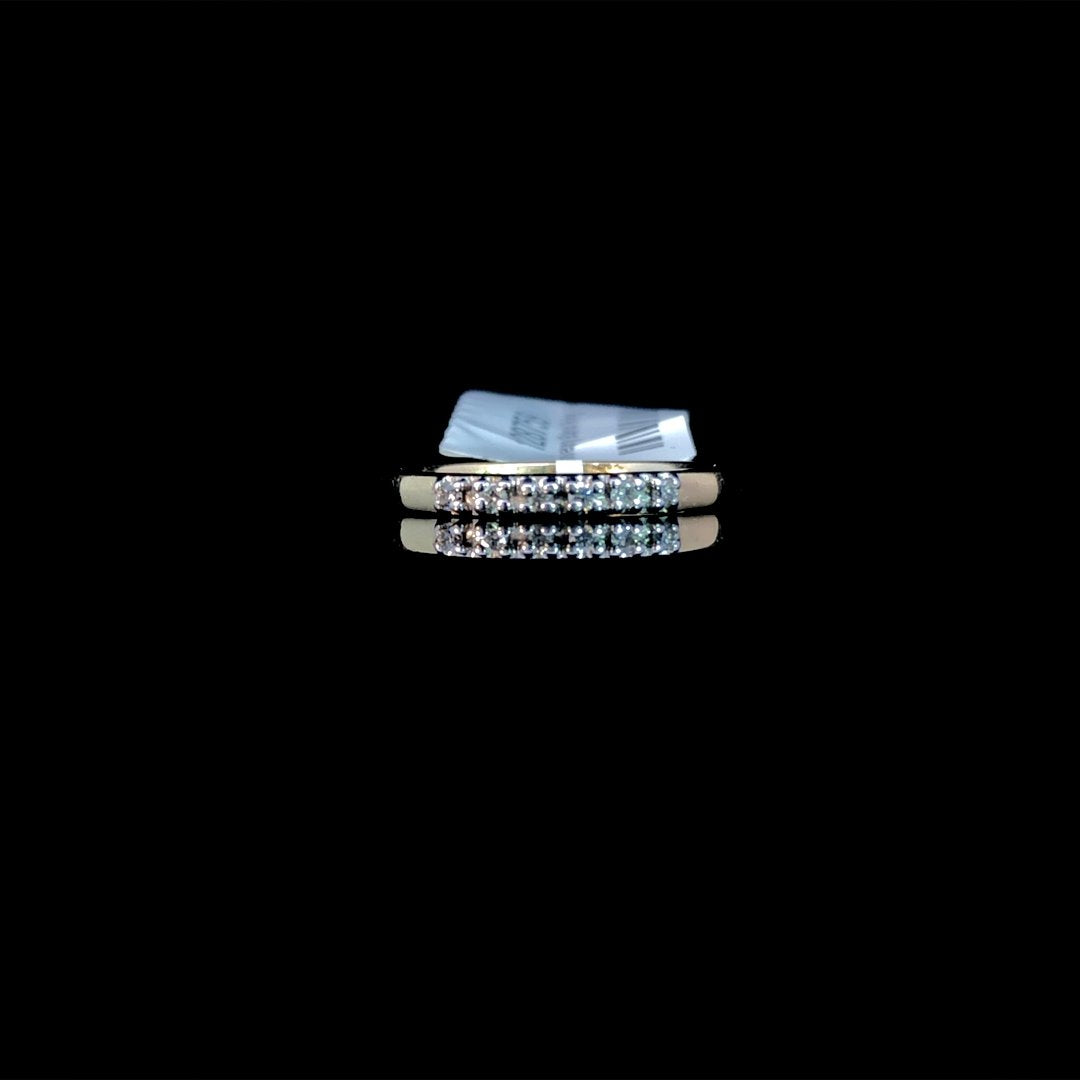 128759 - .11 ctw diamond band