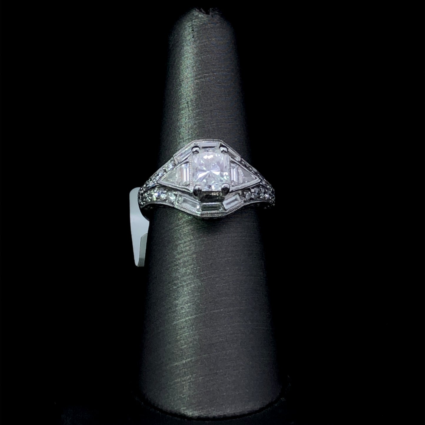 123143 - 2.25 ctw diamond ring