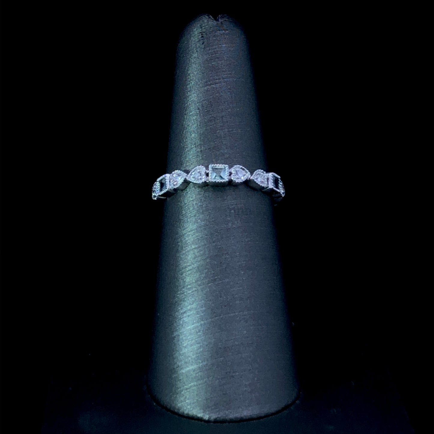 156821 - .21 ctw diamond and peridot ring