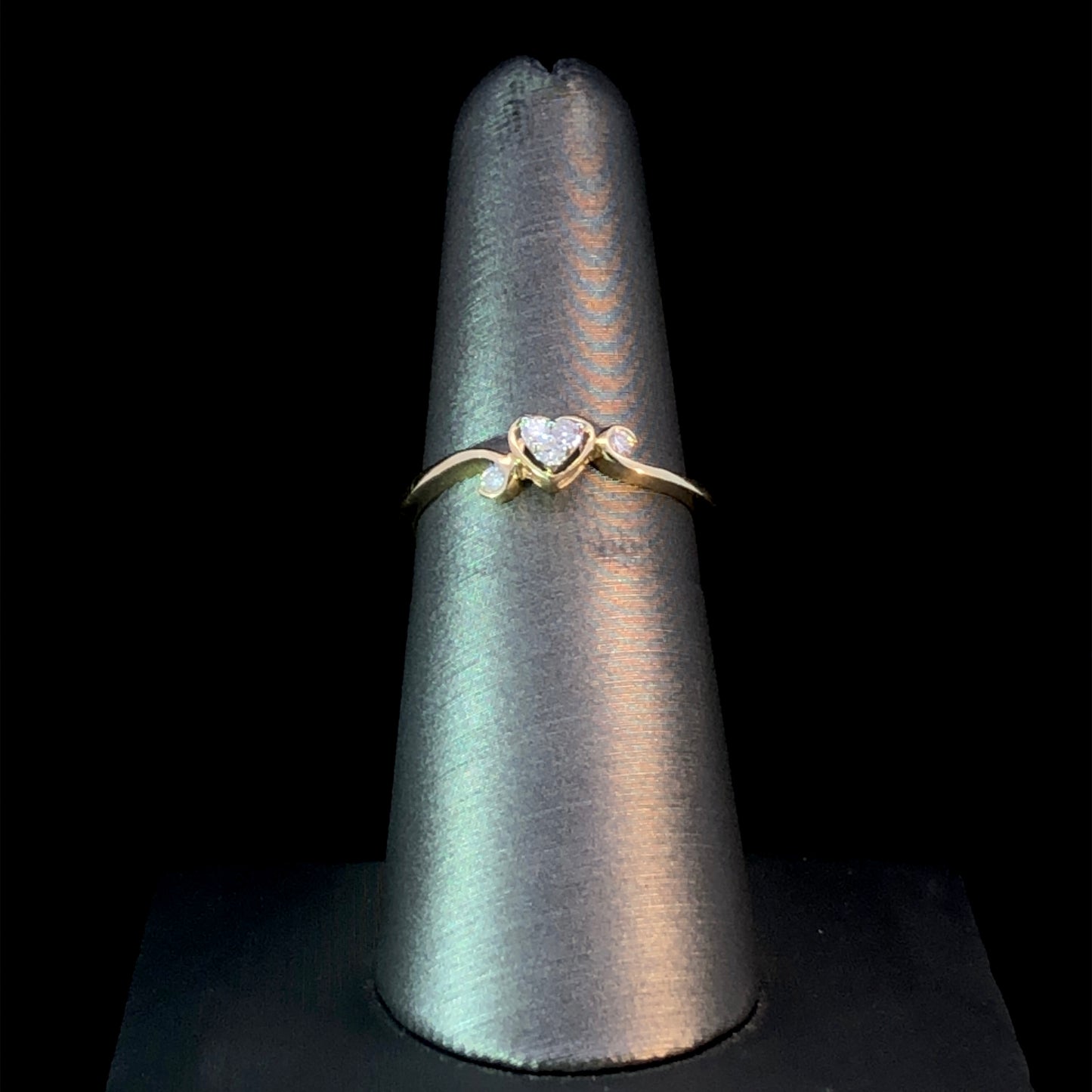 160920 - .09 ctw diamond ring
