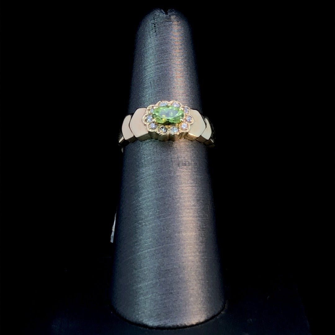 109988 - .15 ctw diamond and peridot ring