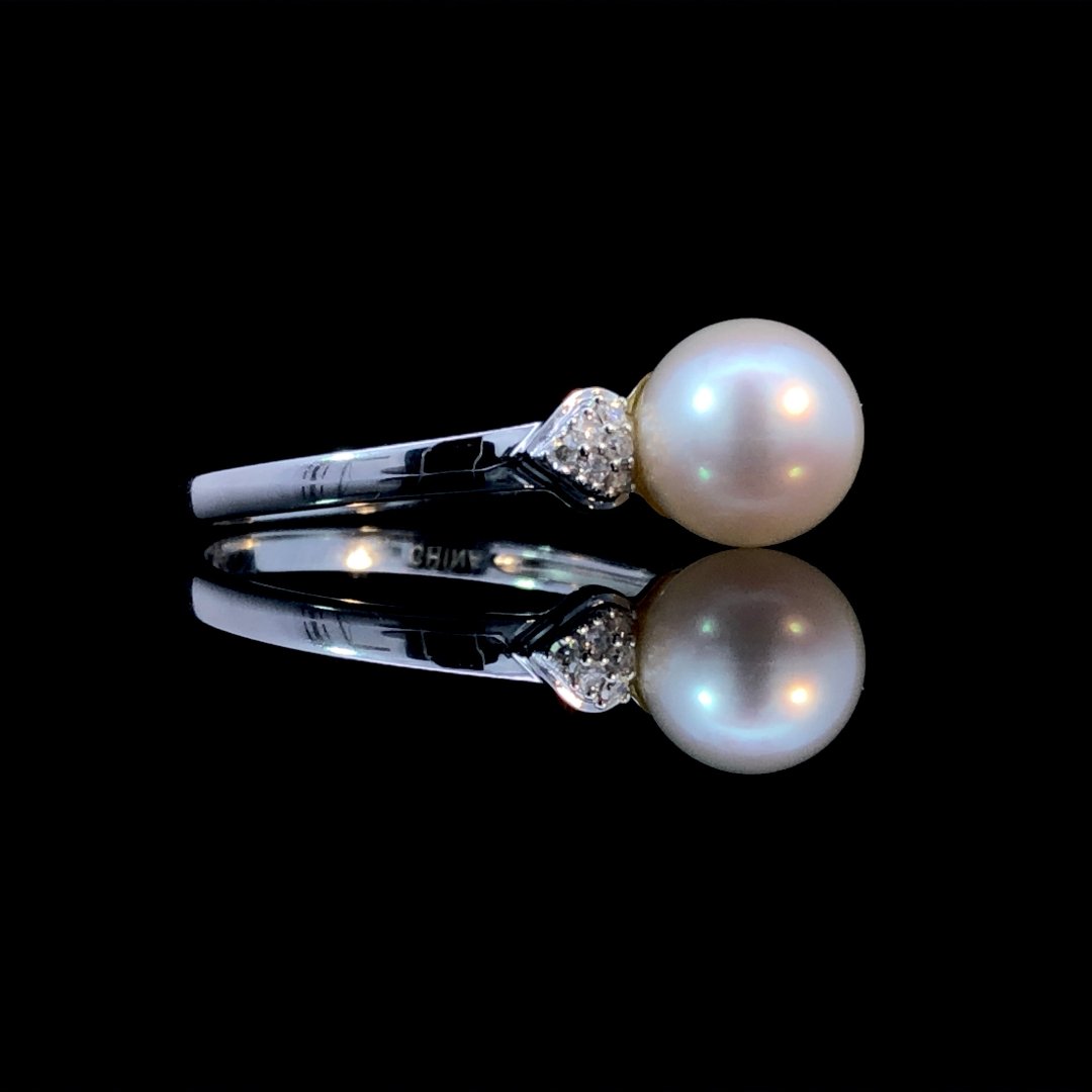163641 - Pearl and diamond ring