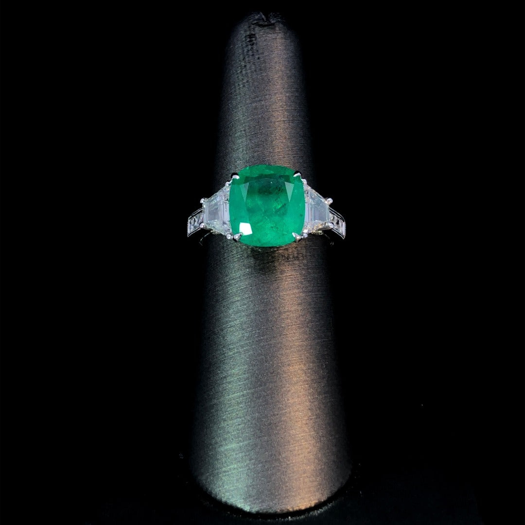 157640 - 4.57 ctw emerald and diamond ring