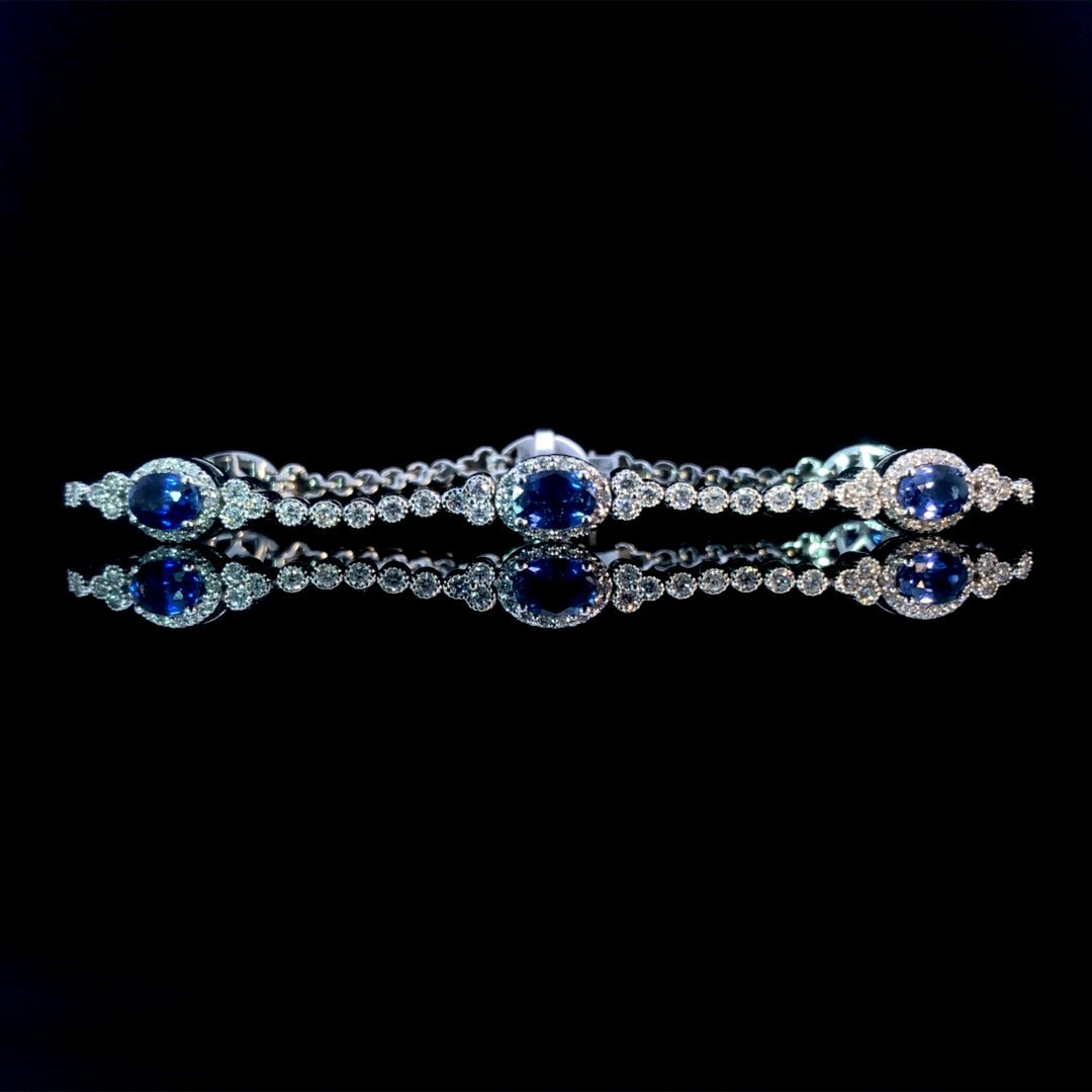 164021 - 4.3 ctw sapphire and diamonds