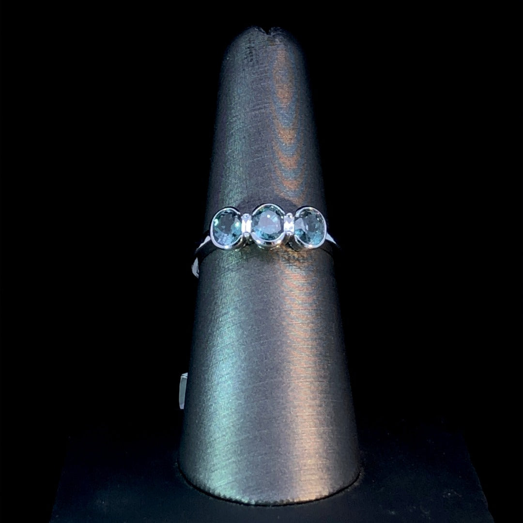 145588 - .95 ctw alexandrite and diamond ring