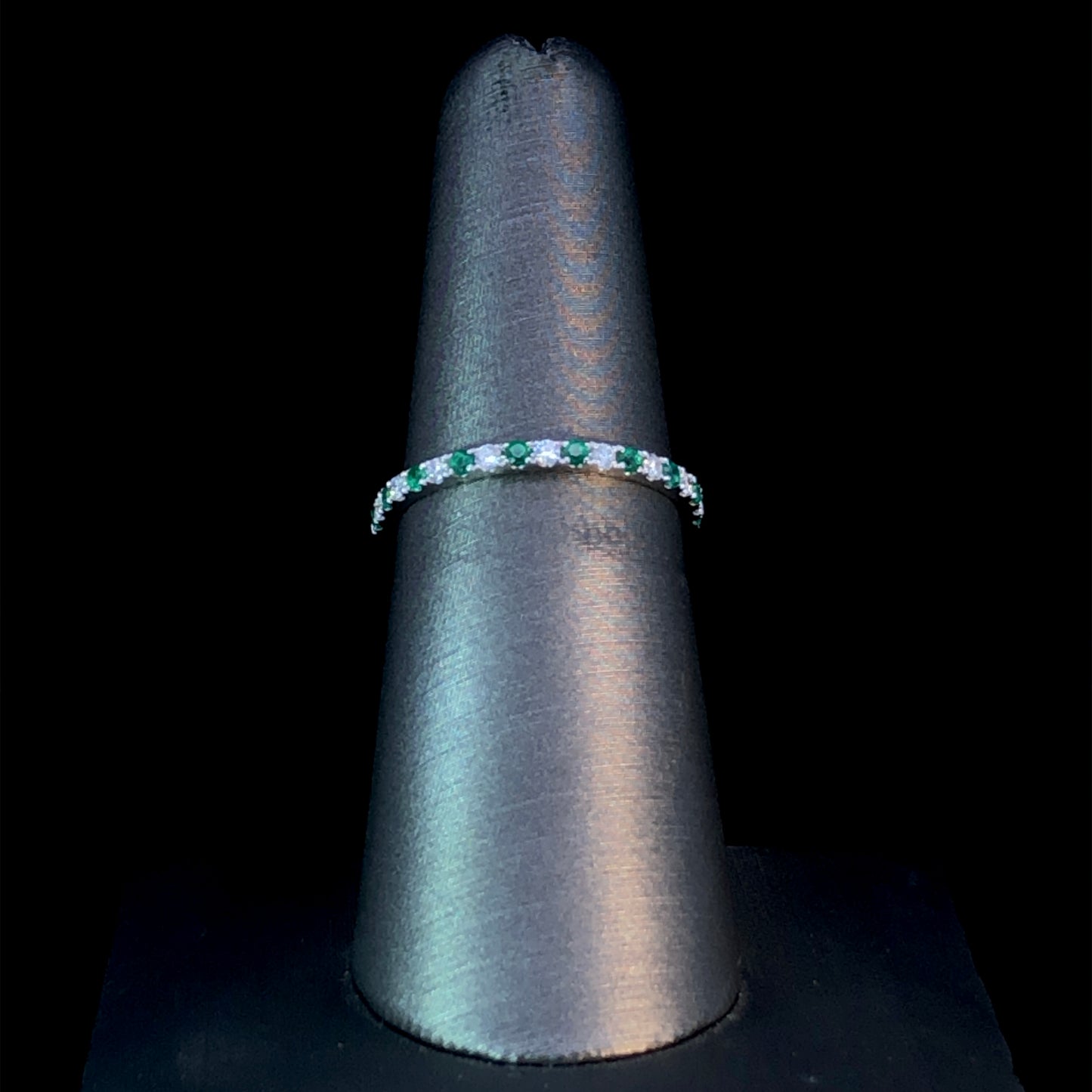 154381 - Emerald and diamond ring