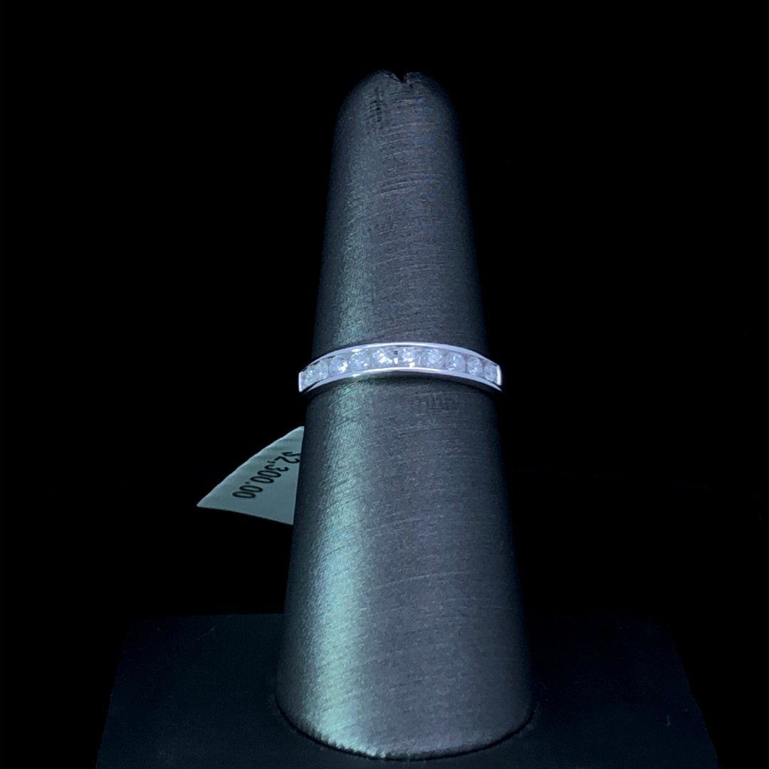 162216 - .29ctw diamond band