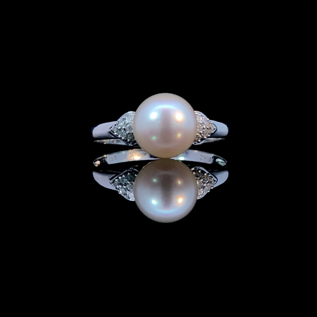 163641 - Pearl and diamond ring