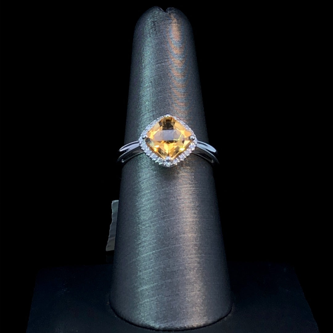 159459 - Citrine and diamond ring