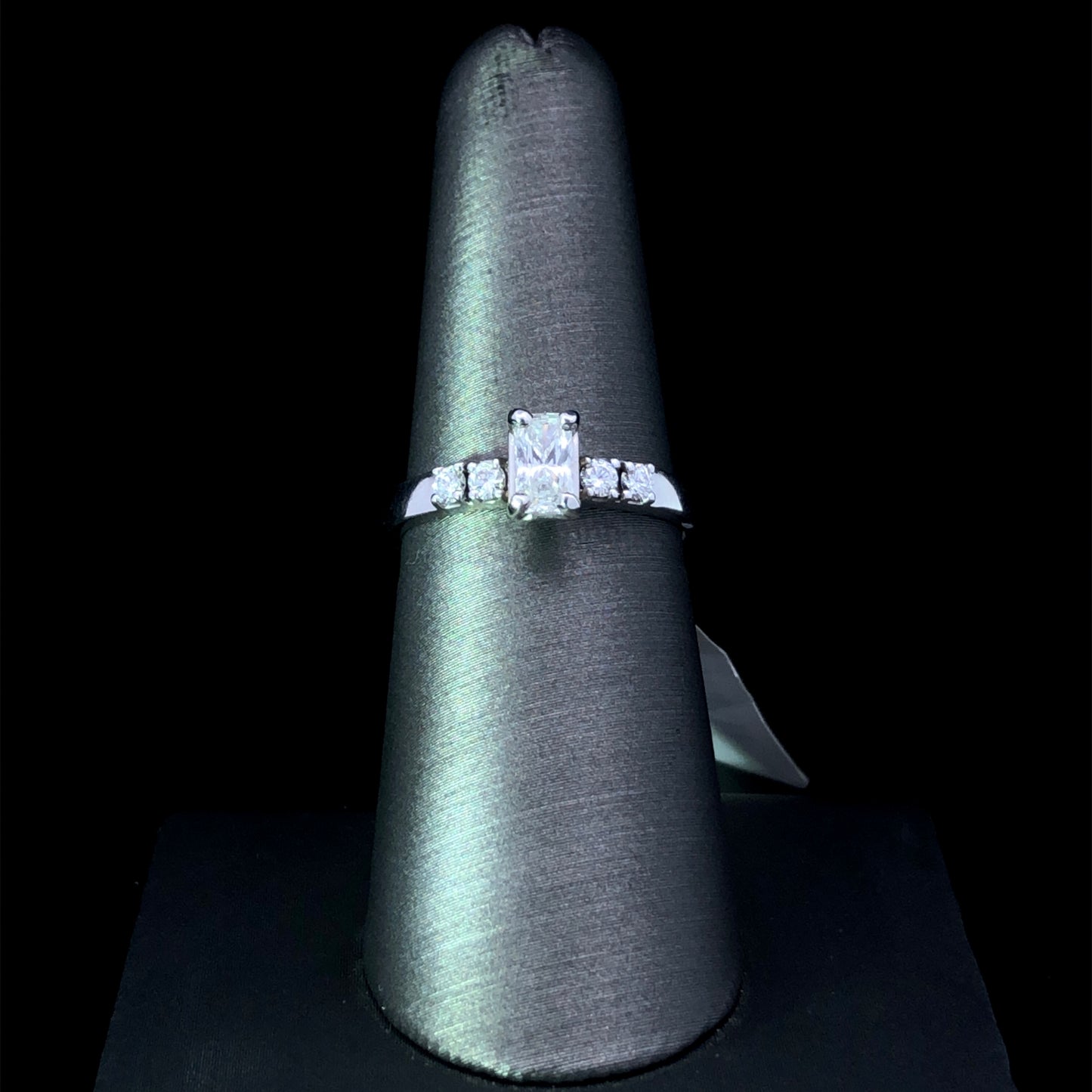 153954 - .60 ctw diamond ring