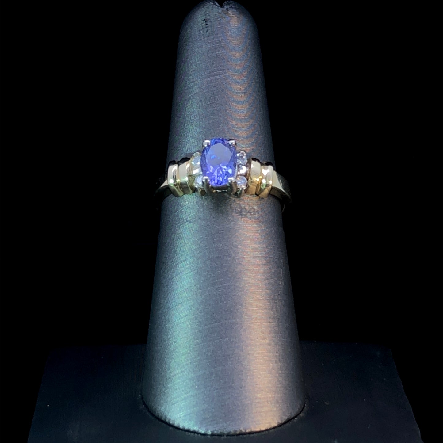 156632 - 1.35 ctw tanzanite and diamond ring