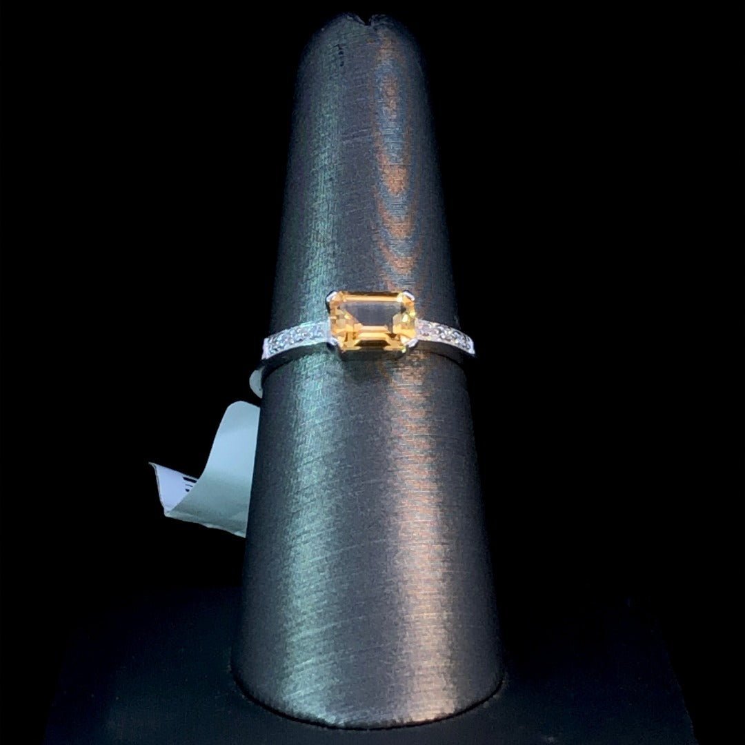 142031 - Citrine and diamond ring