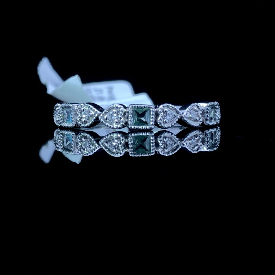 156821 - .21 ctw diamond and peridot ring
